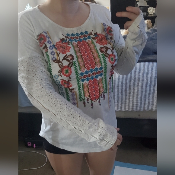 Sundance Tops - Sundance White Embroidered Crochet-Sleeve Tunic